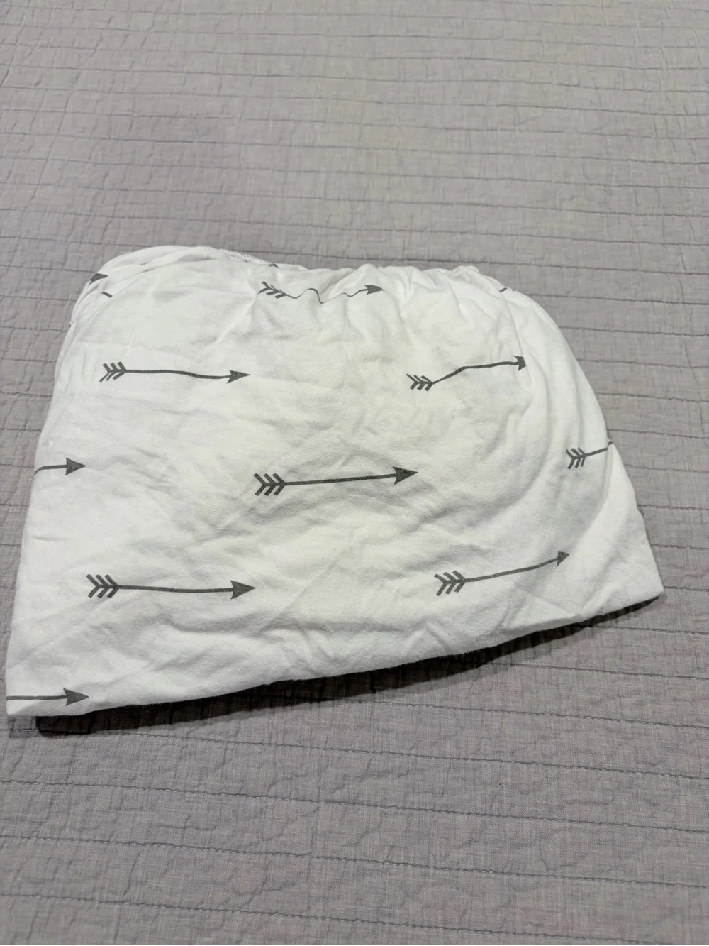 White Crib Fitted Sheet with Gray Arrow Print